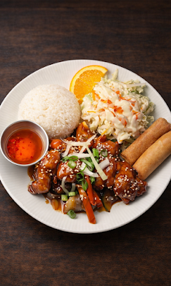 Poulet Général Tao avec riz et rouleaux